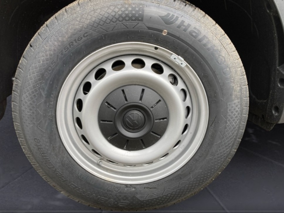 Volkswagen - Crafter 35 Kasten HD mit Überhang 2,0 l Frontantrieb 6-Gang Radst. 4490 m m