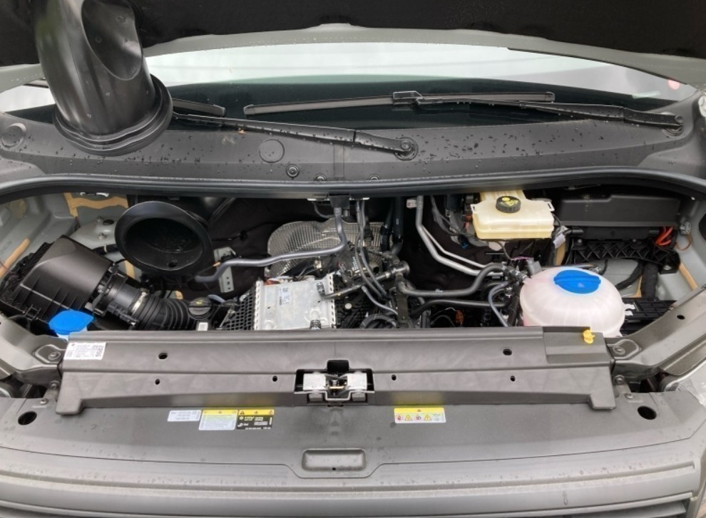 Volkswagen - Crafter 35 Kasten HD mit Überhang 2,0 l Frontantrieb 6-Gang Radst. 4490 m m