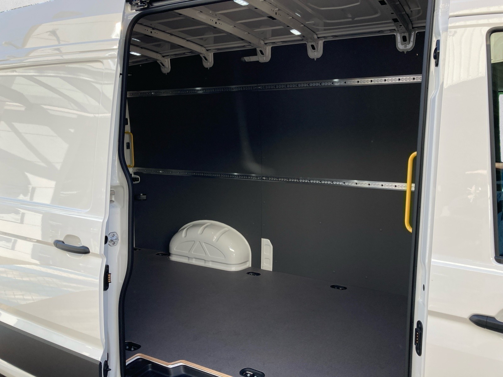 Volkswagen - Crafter 35 Kasten 2,0 l Frontantrieb 6-Gang Radst. 3640 mm