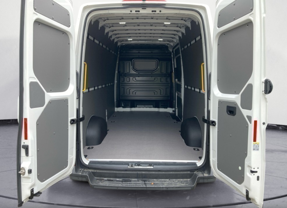Volkswagen - Crafter 35 Kasten HD mit Überhang 2,0 l Frontantrieb 6-Gang Radst. 4490 m m