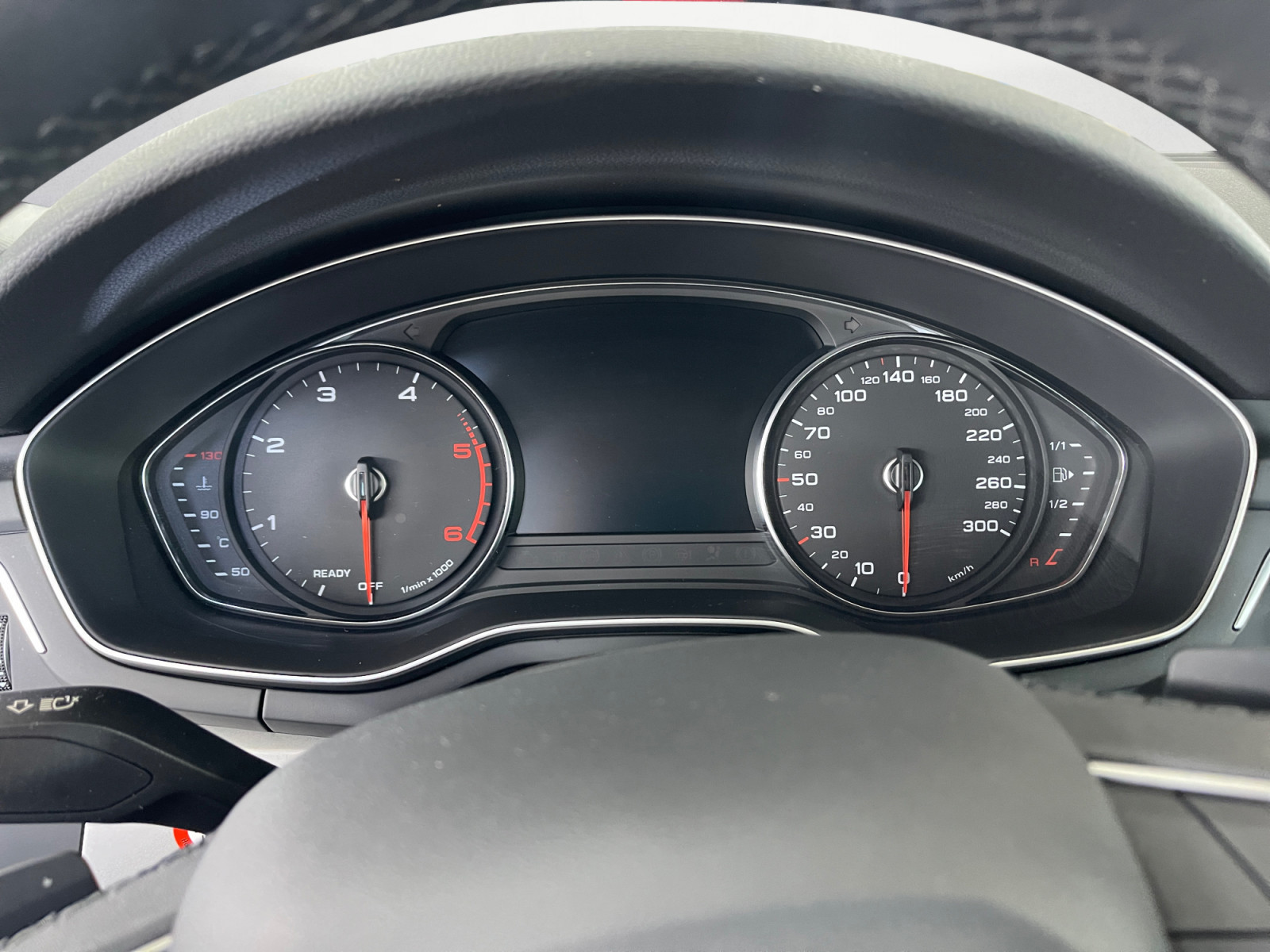 Audi - A4 Avant 30 TDI S-tronic