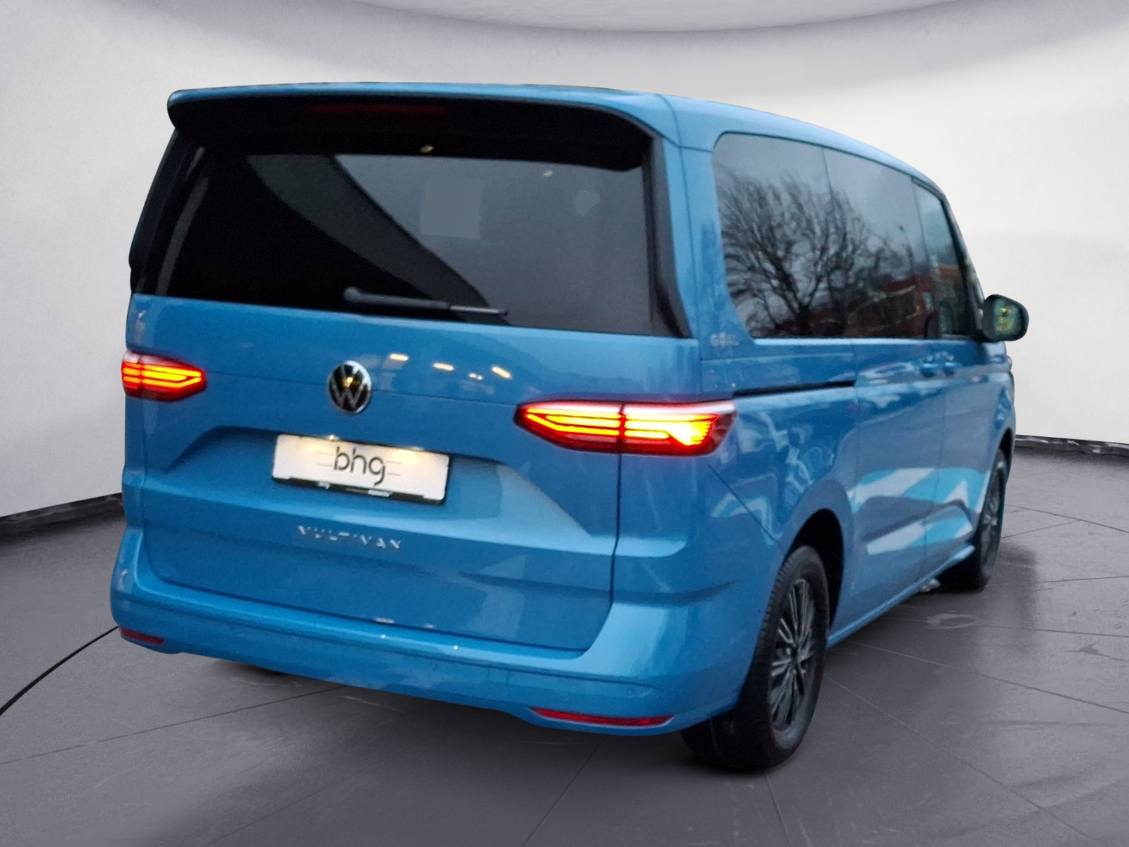 Volkswagen - Multivan Life 2,0 l  TSI OPF Front antrieb 7-Gang-DSG Radst. 3124 mm langer Überhang