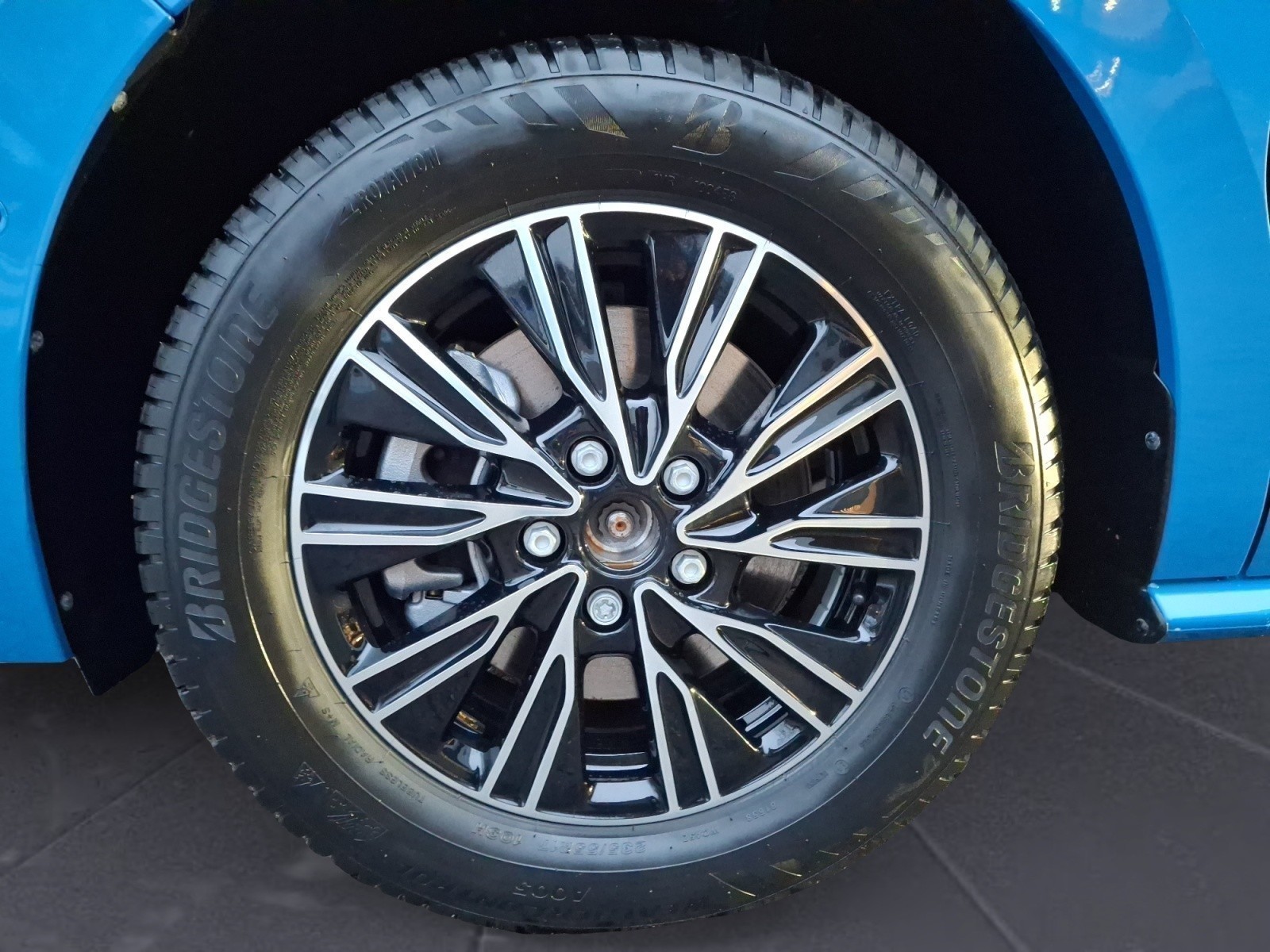 Volkswagen - Multivan Life 2,0 l  TSI OPF Front antrieb 7-Gang-DSG Radst. 3124 mm langer Überhang