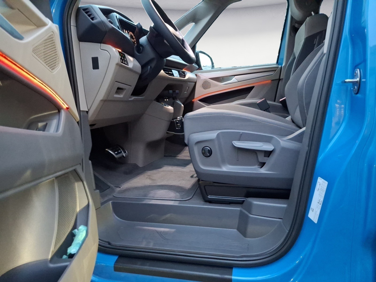 Volkswagen - Multivan Life 2,0 l  TSI OPF Front antrieb 7-Gang-DSG Radst. 3124 mm langer Überhang